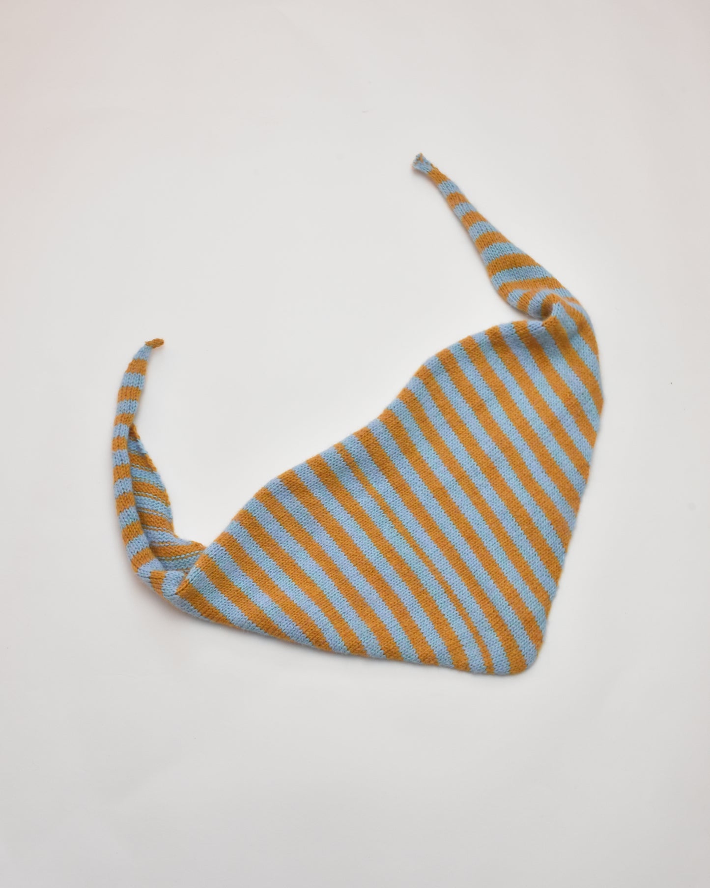 Small Triangle Scarf 02
