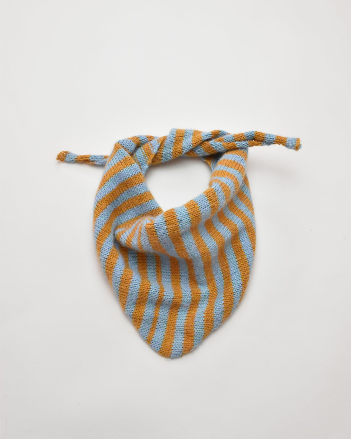 Small Triangle Scarf 02