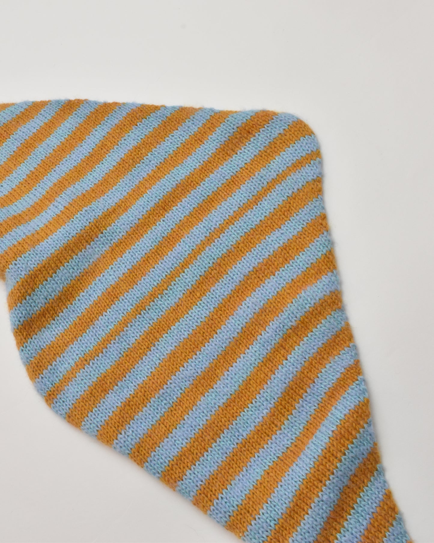 Small Triangle Scarf 02